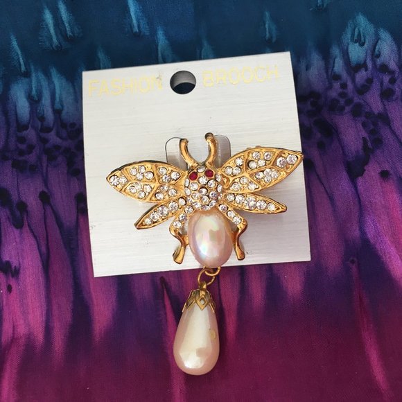 Fashion Brooch - Picture 2 of 3